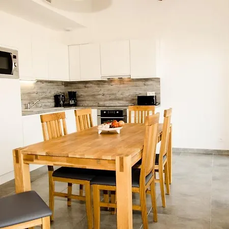 Farenc Apartment *